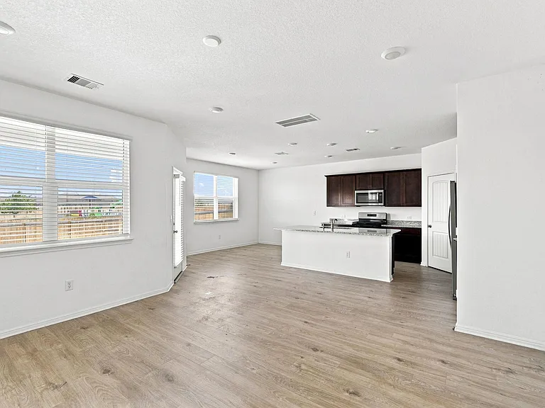 429 Brody Ln — Photo 2
