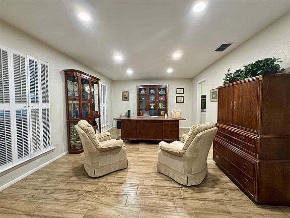 3rd image of 1116 Willowcreek Rd