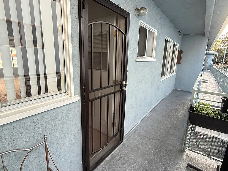 1738 Winona Blvd #2 — Photo 1