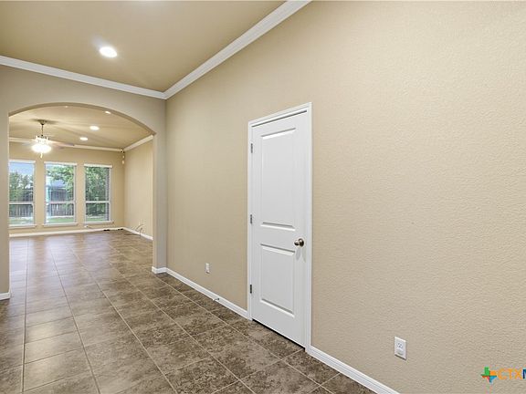 4th image of 319 Raven Dr