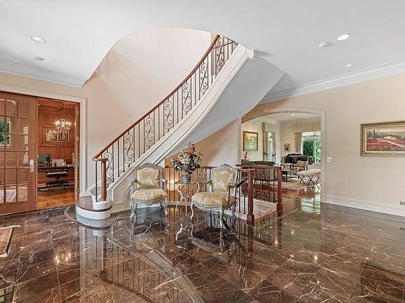 3rd image of 2240 Birchwood Ln