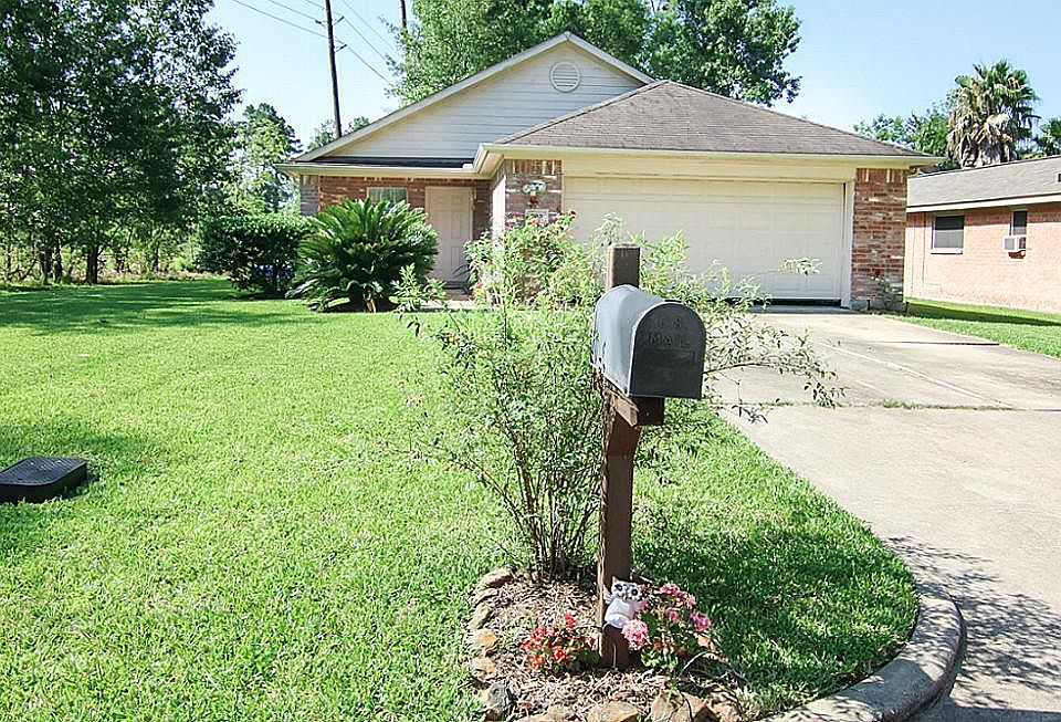 1st image of 303 Pelican Dr