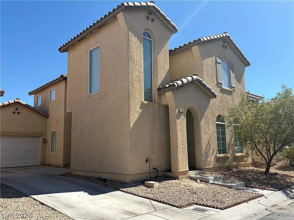 4 bed, 3.0 bath, 2021 sqft, $2,250 — Photo 2