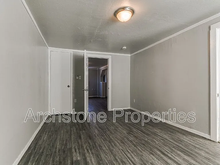 1233 N Grand Blvd — Photo 29