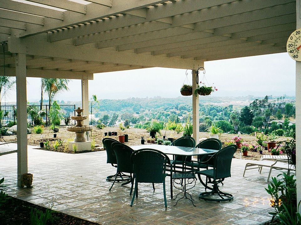 Gorgeous patio w/fountain