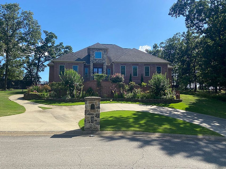 1st image of 8 Silver Oak Dr