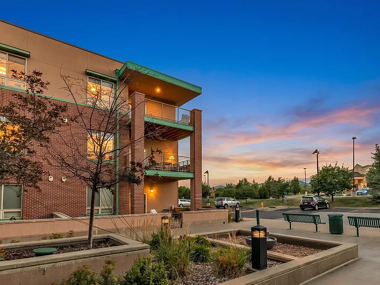 1053 W Century Dr #310 — Photo 29