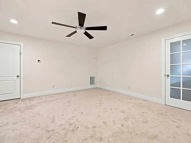 401 Waverly Hills Dr — Photo 29