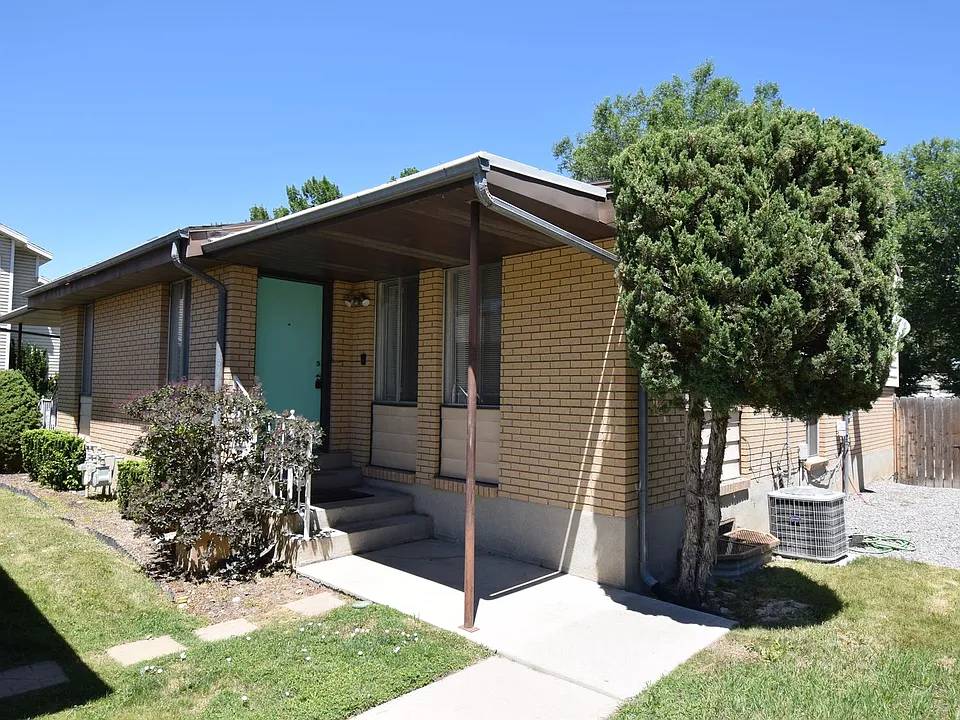 1885 E Jeremy Ct
