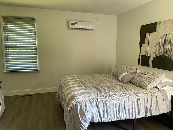 4th image of 625 29th Ave NE #3