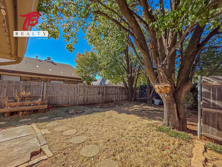 6811 Lyrewood Ln — Photo 23