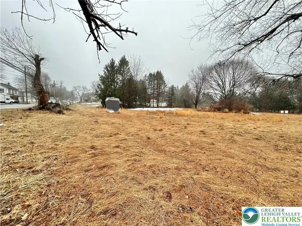 N Delaware Dr, Mount Bethel, PA 18343