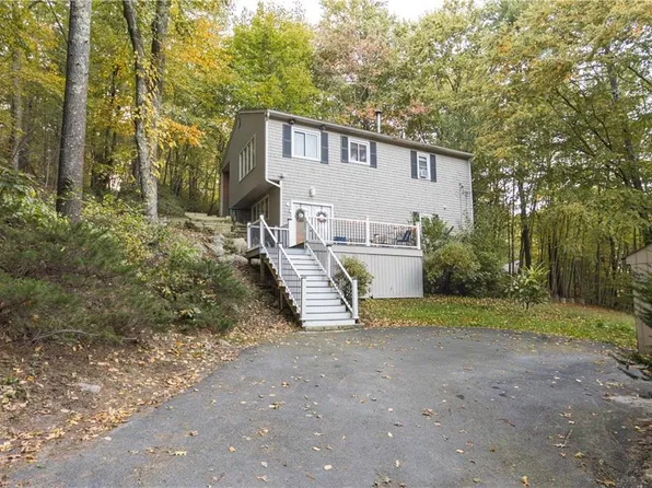 986 Knotty Oak Rd, Coventry, RI 02816