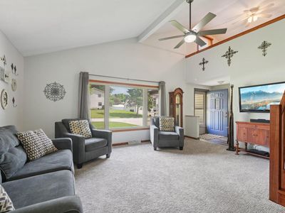 4013 South 106th STREET, Greenfield, WI, 53228