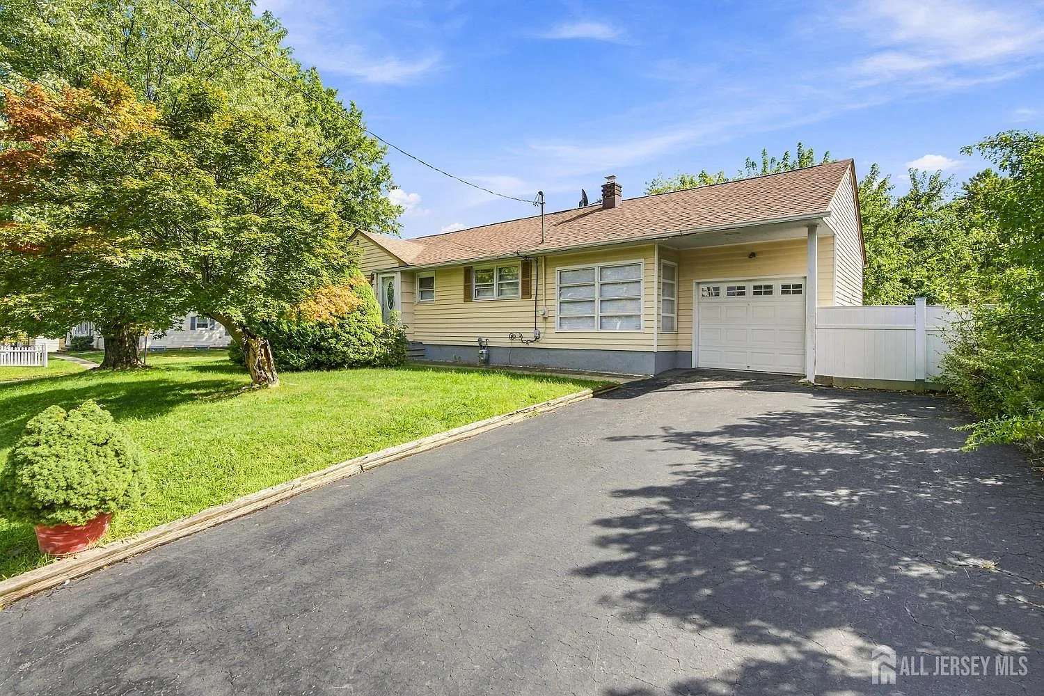 3 bed, 2.0 bath, 1697 sqft, $3,600 — Photo 1