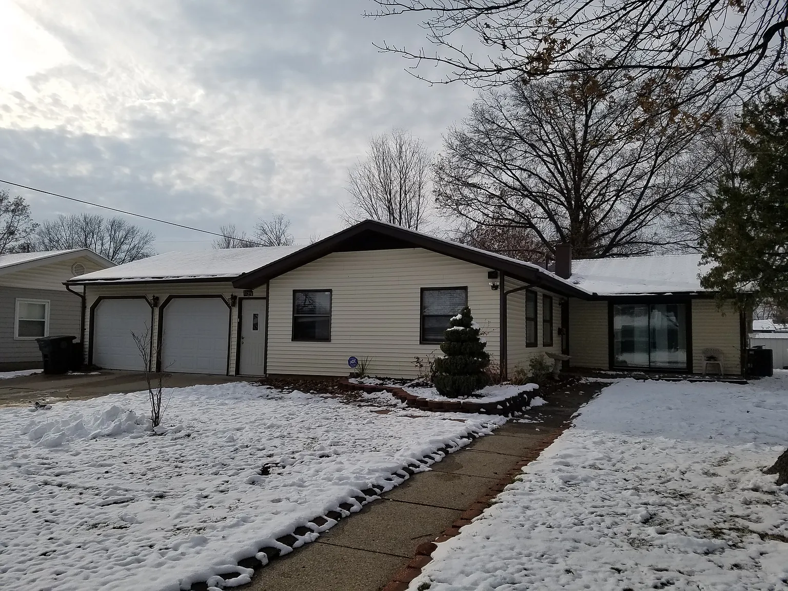 1123 Whitehall Dr photo 1