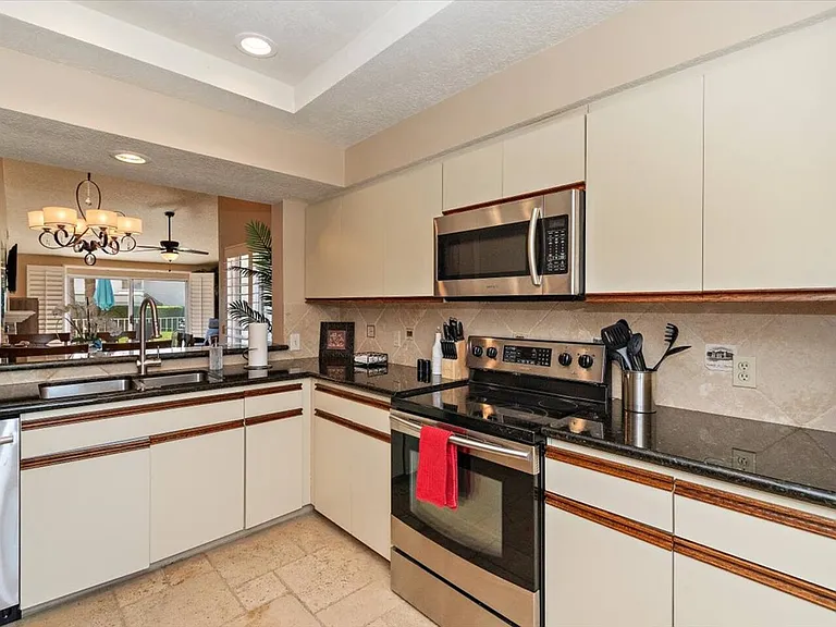288 Desert Falls Dr E — Photo 3