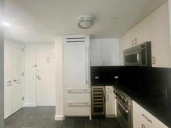 100 West 58th Street image 4 of 12