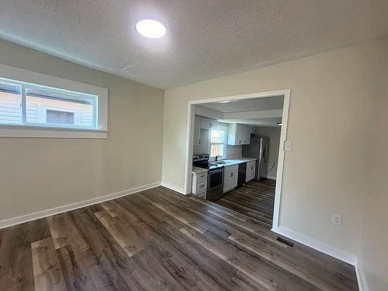 2146 Gent Ave — Photo 8