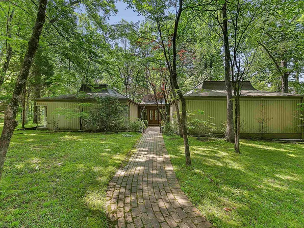 74 Tall Oaks Dr, Jackson, TN 38305