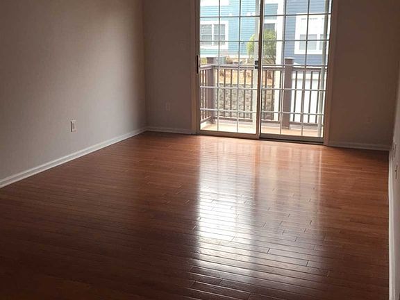 4th image of 381 Cambridge Dr