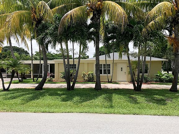 2nd image of 305 SW 3rd St