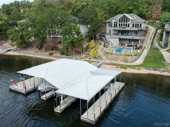 685 Grand View Dr, Sunrise Beach, MO 65079