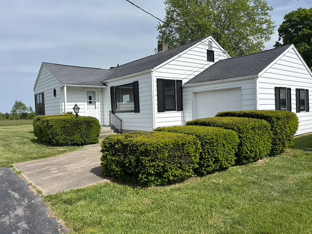 front and single car garage, comes with an additional two car garage - 4214 N State Road 45