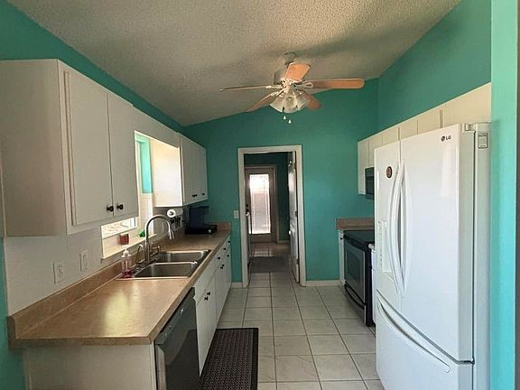 3rd image of 828 Great Pine Point