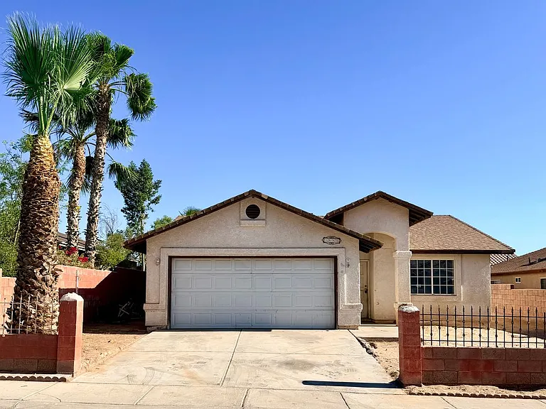 1685 E America St — Photo 1