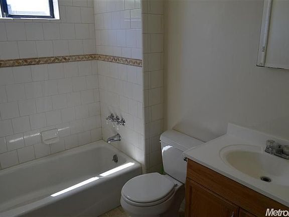 3rd image of 2229 Roanoke Ave