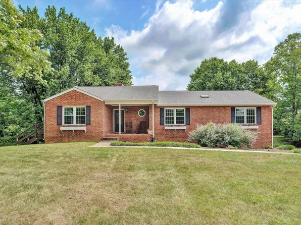 2014 Etzler Rd, Troutville, VA 24175