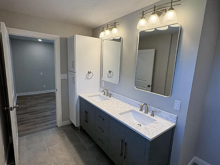 2211 E Walnut St — Photo 10