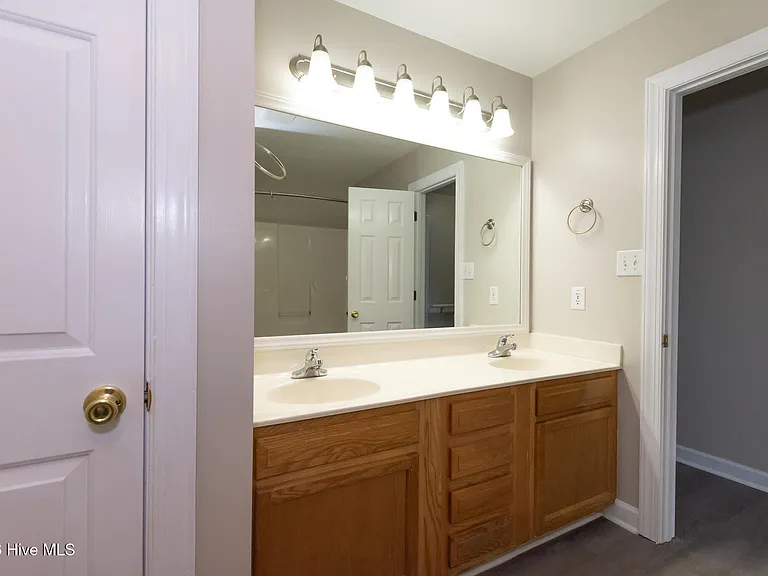 304 Bridgewood Dr — Photo 21