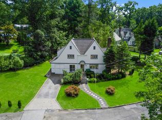 166 Valley Stream Rd E, Larchmont, NY 10538