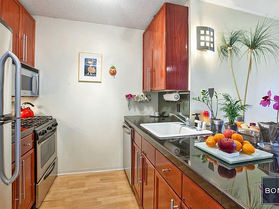 4th image of 4-74 48th Ave APT 6K