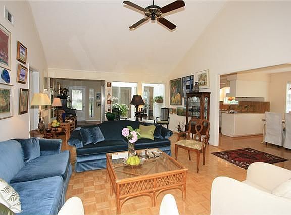 4th image of 2215 Country Club Dr