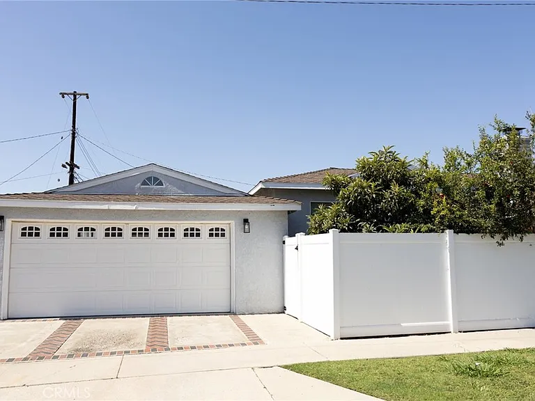 11527 Homeland Ave — Photo 2