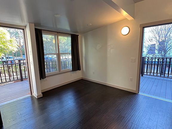 4th image of 1419 De La Vina St #F