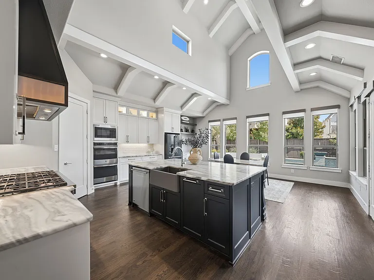 1410 Devonshire Dr — Photo 9