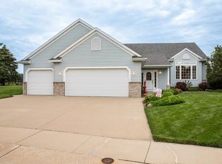 1005 Plymouth Ln NW, Rochester, MN 55901