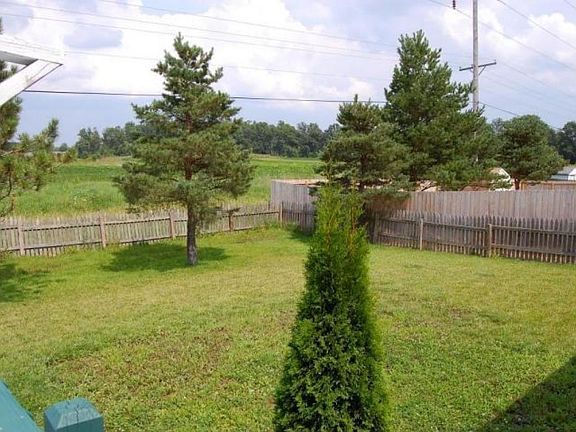 4th image of 951 Lora Lee Dr