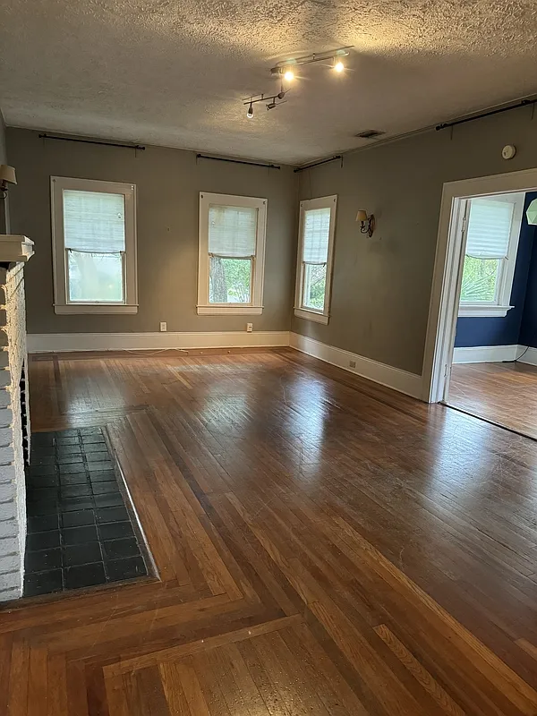 2 bed, 1.0 bath, 1500 sqft, $1,295 — Photo 1