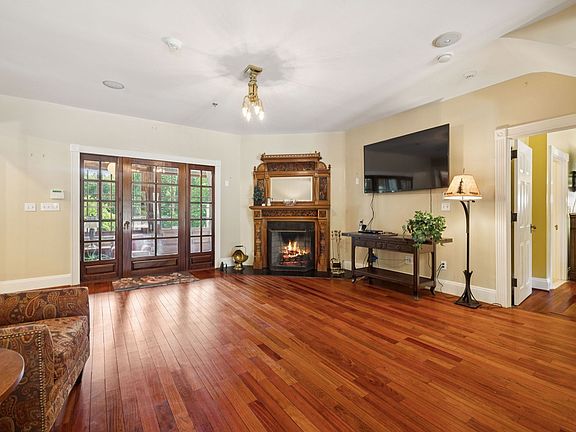4th image of 1374 Peter Pond Rd
