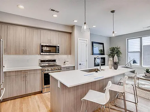 90 Galapago St #9 Photo 1