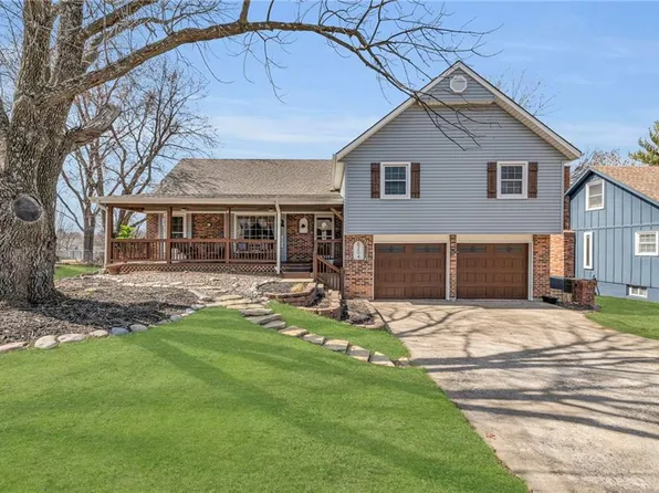 6204 Greenwood St, Shawnee, KS 66216