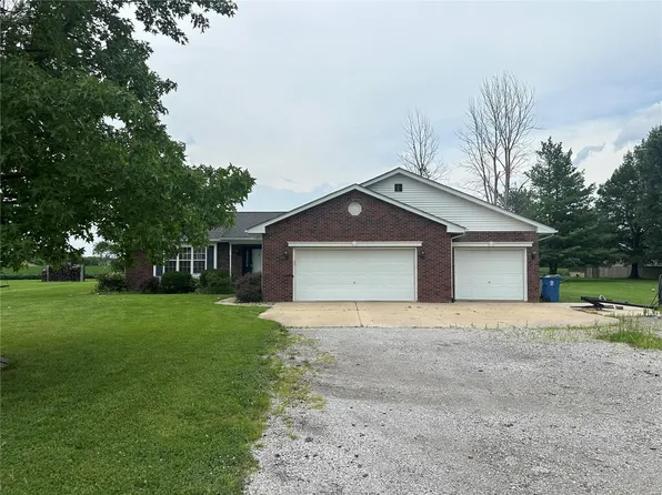 2 Stone Dr, Highland, IL 62249
