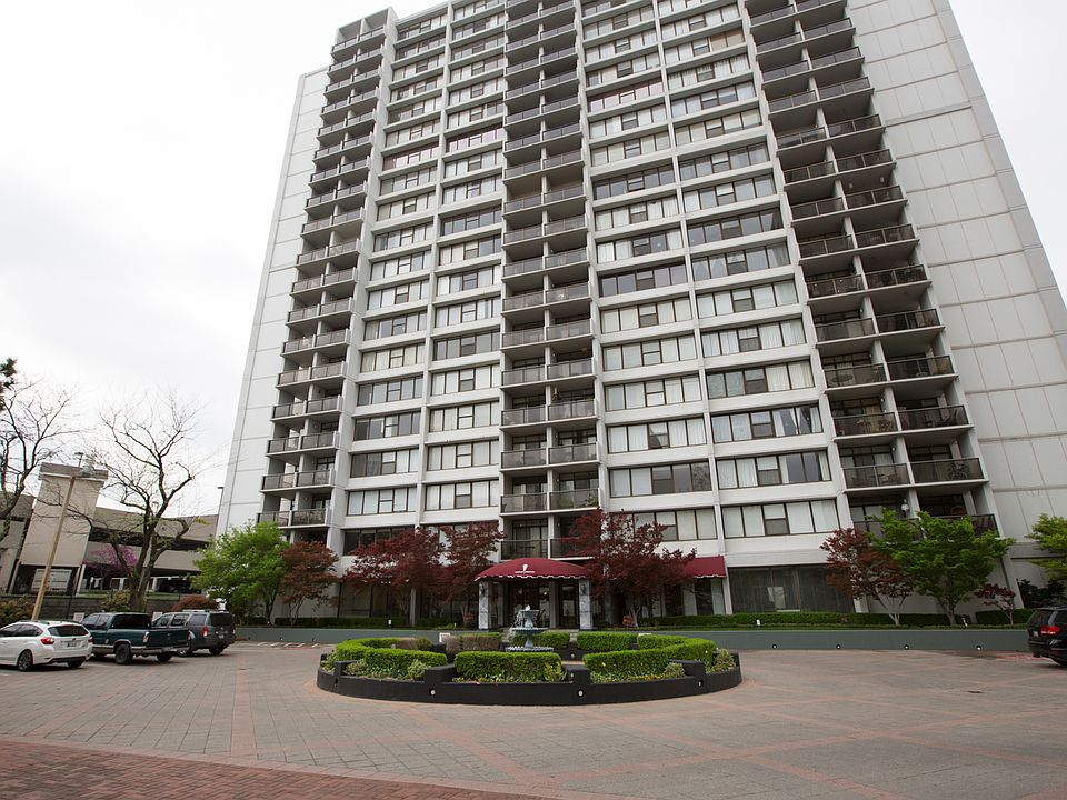 Central Park entrance and guest parking