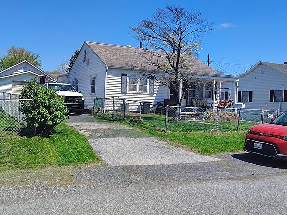 3rd image of 16 Chandelle Rd