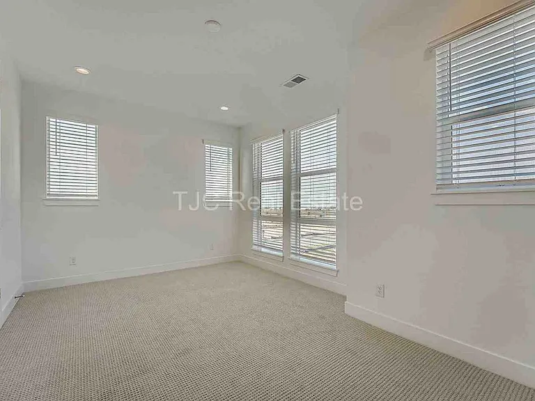 20568 E 63rd Ave — Photo 5
